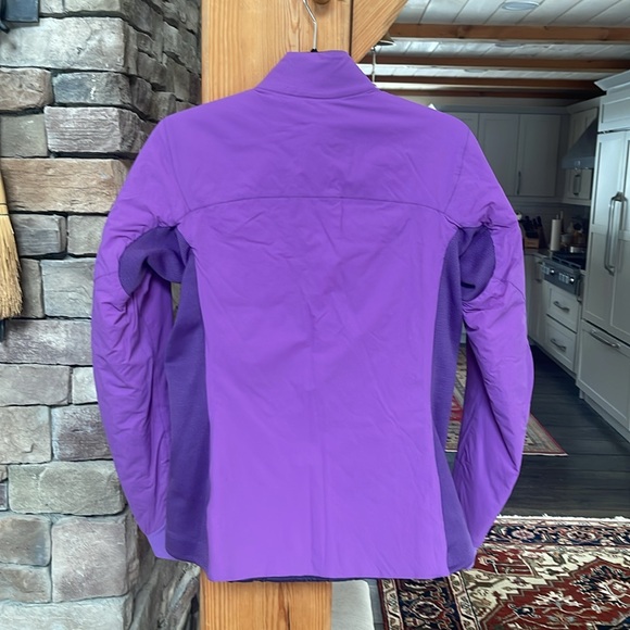 ARC’TERYX, women’s purple Gore-Tex Pro, Size M - Picture 4 of 9